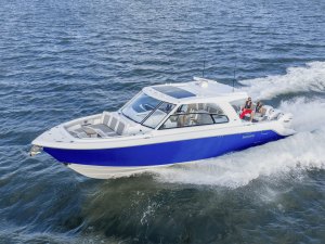 Everglades 437CX on the water