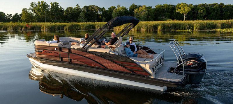 Bennington pontoon on the lake