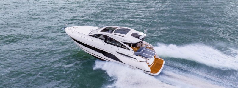 Fairline on the ocean